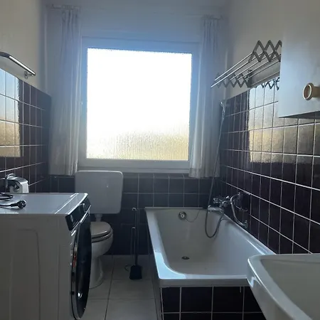 Casa de Férias 4 Bedroom House, 8 Beds, Free Parking, Near Hamburg Quickborn (Pinneberg)