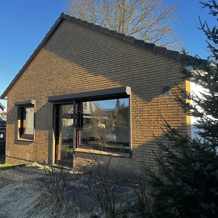 4 Bedroom House, 8 Beds, Free Parking, Near Hamburg *