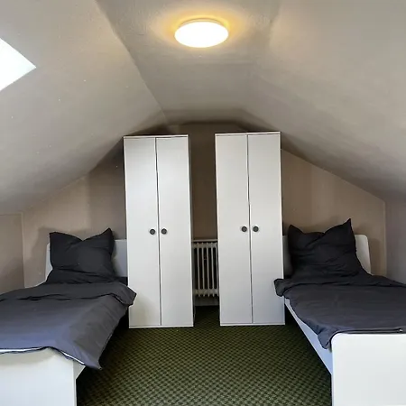 4 Bedroom House, 8 Beds, Free Parking, Near Hamburg * Quickborn (Pinneberg)
