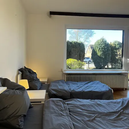 4 Bedroom House, 8 Beds, Free Parking, Near Hamburg