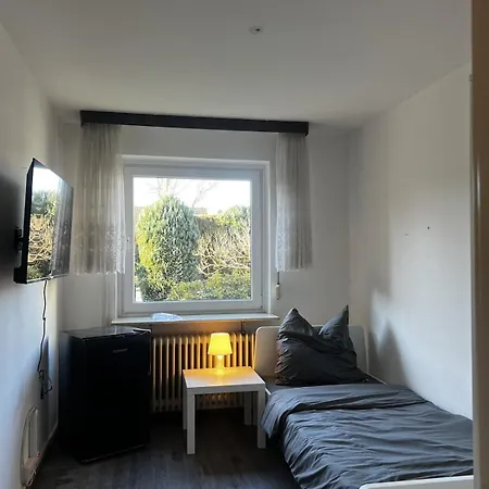 Casa de Férias 4 Bedroom House, 8 Beds, Free Parking, Near Hamburg *